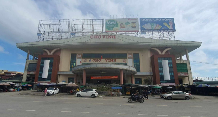 Hơn 70% ki ốt tại khu vực đình chính chơ Vinh đóng cửa.