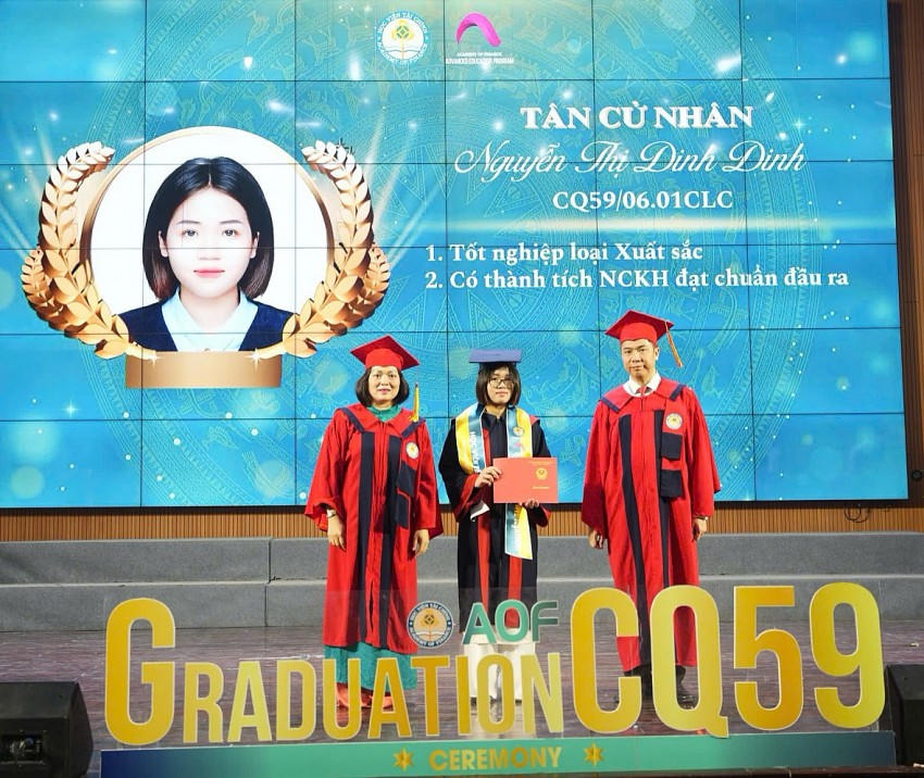 Học viện Tài chính khen thưởng sinh viên đạt danh hiệu xuất sắc toàn khóa, sinh viên đạt thành tích xuất sắc trong NCKH.