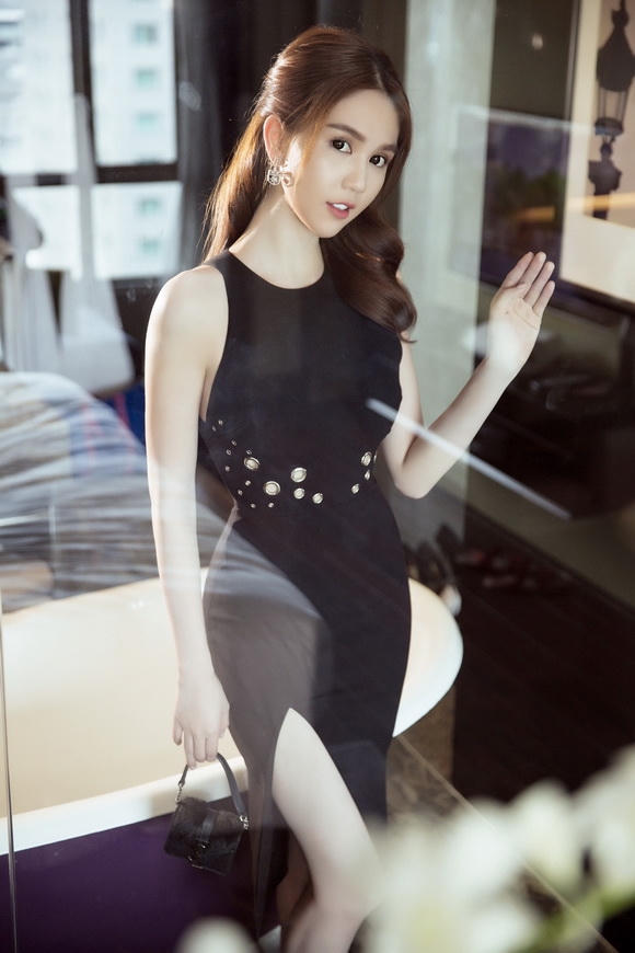 Được biết tháng 10 tới cô sẽ tham dự Chung kết Hoa hậu Hàn Quốc với tư cách đặc biệt.