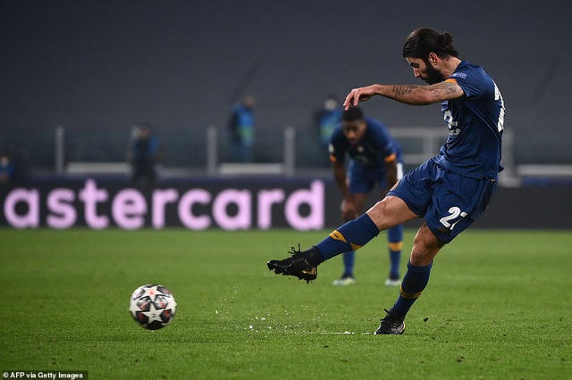 Cú sút phạt định mệnh của Oliveira ở hiệp phụ đã nhấn chìm Juventus.