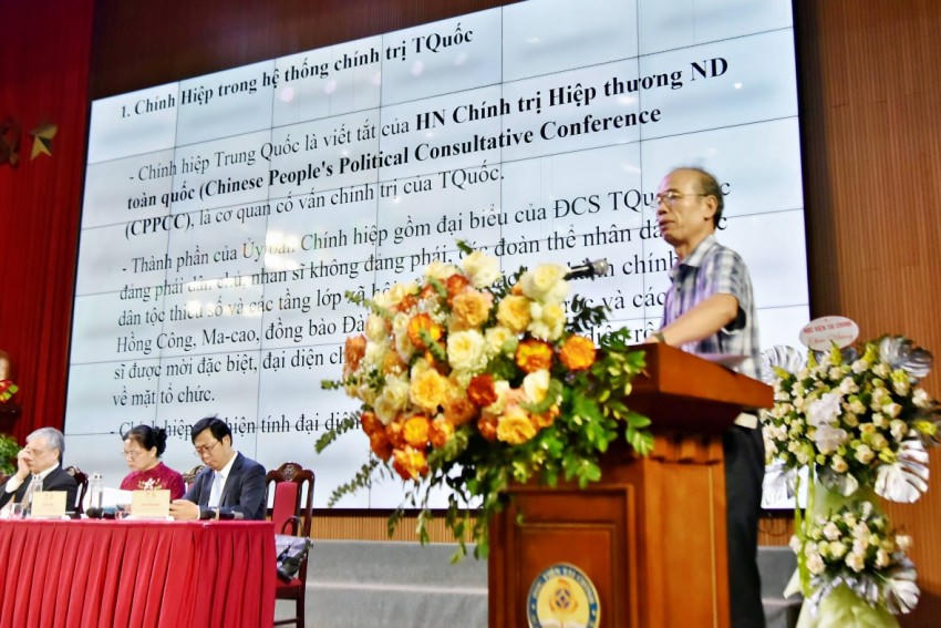 PGS.TS Phạm Thái Quốc với tham luận “Phát triển kinh tế tư nhân ở Trung Quốc: nhìn từ những chủ trương lớn”.