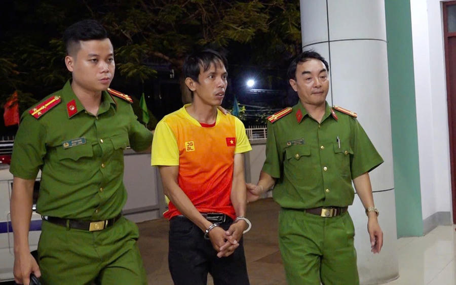 Cơ quan công an áp giải Lê Văn Trường về trụ sở làm việc