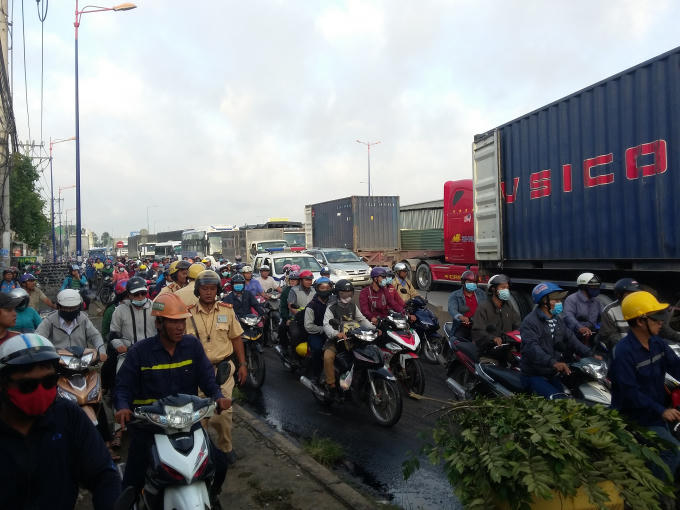 Sự cố gây kẹt xe nghiêm trọng.