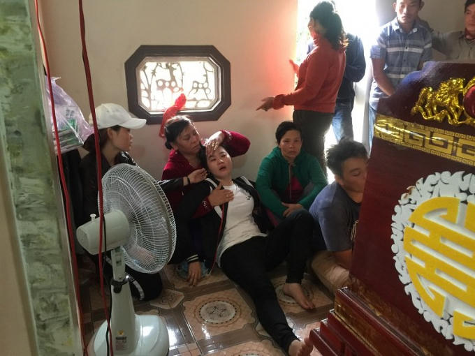 Chị Yên được người thân chăm sóc