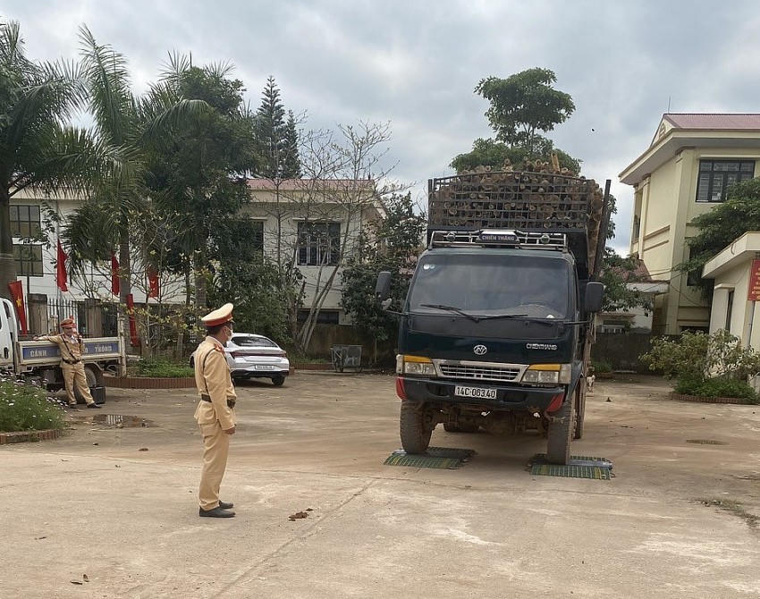 Lực lượng chức năng liên tục kiểm tra, rà soát.