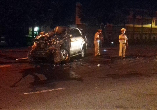 Lực lượng chức năng đang điều tra tại hiện trường.