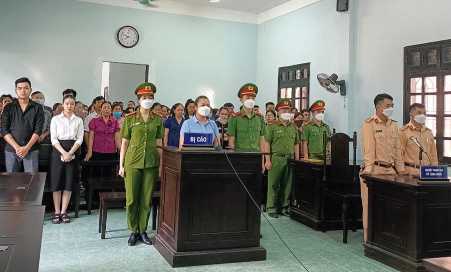 2_ Toan canh phien toa xet xu