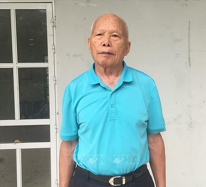 Ông Triệu Đức Thanh, nguyên Phó Bí thư Tỉnh uỷ, nguyên Chủ tịch UBND tỉnh Hà Giang bày tỏ lòng tiếc thương vô hạn với Tổng Bí thư Nguyễn Phú Trọng. Ảnh: TTXVN