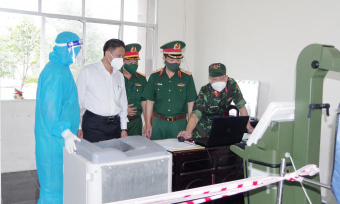 Lãnh đạo Bộ Tư lệnh Quân khu 9, UBND thành phố Cần Thơ kiểm tra công tác vận hành, thử nghiệm Bệnh viện dã chiến truyền nhiễm số 6B.