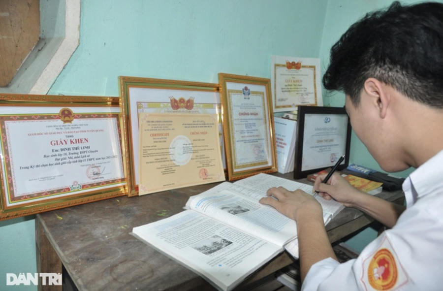 93C8640C-95F9-41E5-B3C4-2BA419C3A251.