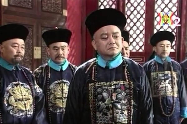 Một cảnh trong phim "Bản lĩnh Kỷ Hiểu Lam" do Vương Cương đảm nhiệm vai "Hòa thân". Ảnh: internet.