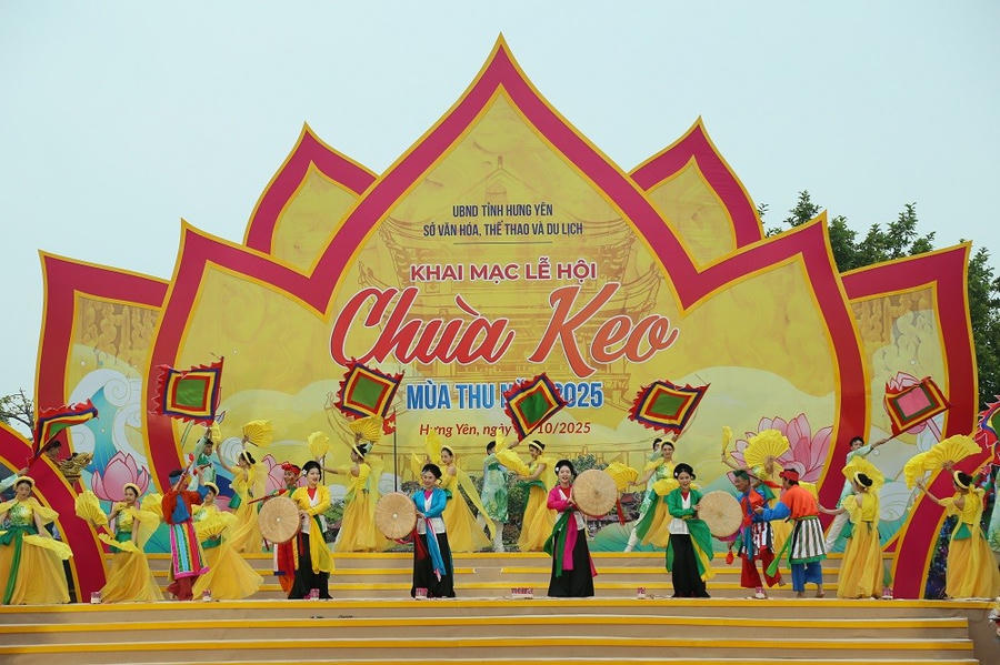 Chương trình nghệ thuật với chủ đề Ánh sáng Thiền Quang tại lễ khai mạc lễ hội chùa Keo mùa thu năm 2025.