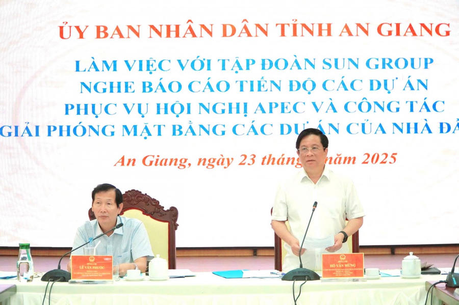 Chủ tịch UBND tỉnh An Giang Hồ Văn Mừng phát biểu chỉ đạo tại cuộc họp