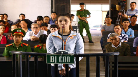 Bị cáo Huyền tại phiên xét xử. (Ảnh: báo Công lý)