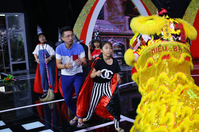 Ngạc nhi&ecirc;n cậu b&eacute; 12 tuổi T&ocirc; Trung T&iacute;n tập tiết mục xiếc lửa chỉ trong 3 ng&agrave;y