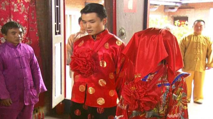 Quý đẹp trai (Đổng Thuấn Hào) và Xuân Hoa (Lâm Tiểu Lâu) kết hôn.