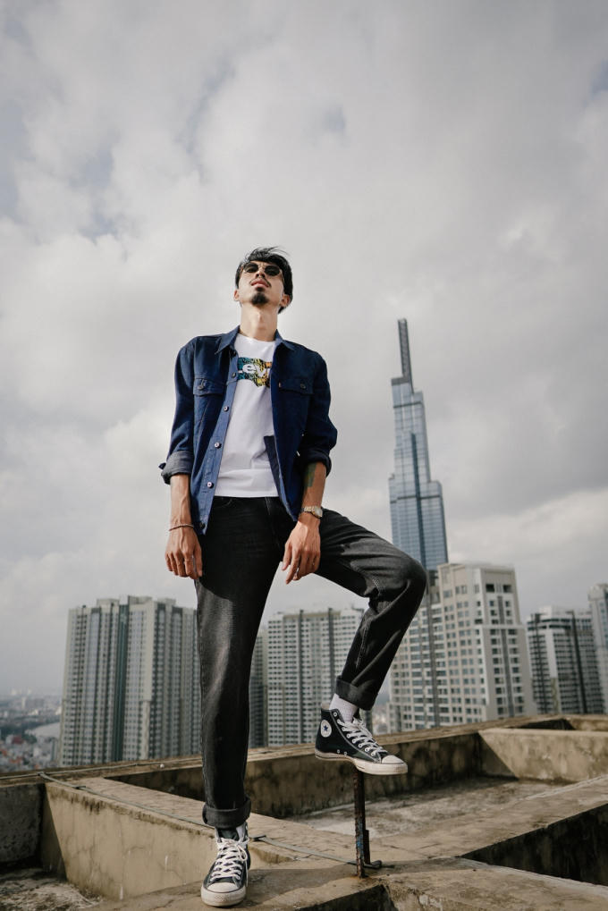 Đen từng kết hợp với nhiều giọng ca khác nhau ở những bản hit của mình, nhưng hễ cứ làm Rap Acoustic là lại thấy 2 cái tên quen thuộc: Lynk Lee và Kimmese.