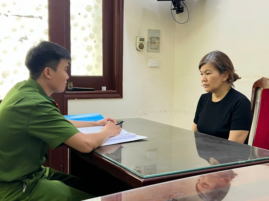 Đối tượng Lục Thị Thanh Bình tại cơ quan Công an.