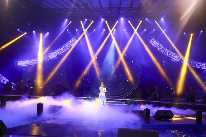 Ca sĩ Nhật Thủy dịu dàng thể hiện "Về với Đông"