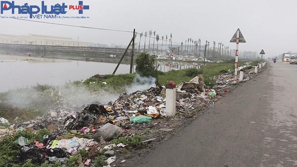 Đốt tại chỗ là giải pháp tình thế được người dân sử dụng để xử lý rác thải, gây nhiều hệ luỵ xấu.