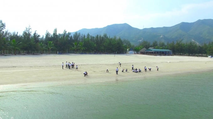 MV “Nơi ấy Trường Sa” với ca khúc cùng tên của nhạc sĩ Phạm Tuyên – người xác lập kỉ lục sáng tác những ca khúc về thiếu nhi được phổ biến rộng rãi nhất.