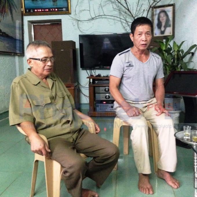 Ông Nguyễn Văn Tâm (bên trái) và ông Hoàng Công Xá (bên phải) trao đổi với PV.