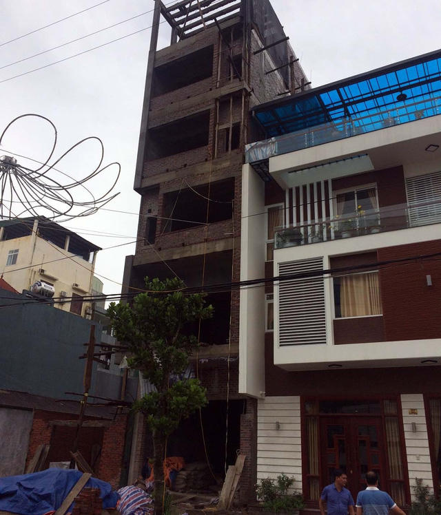 Ngôi nhà đang xây dựng xảy ra vụ gãy giàn giáo làm hai người tử vong. (Ảnh: báo Gia đình và xã hội)