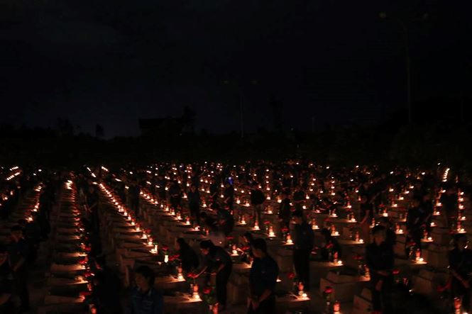 Gần 3.000 phần mộ của các anh hùng, liệt sỹ tại nghĩa trang Ba Dốc lung lính ánh nến