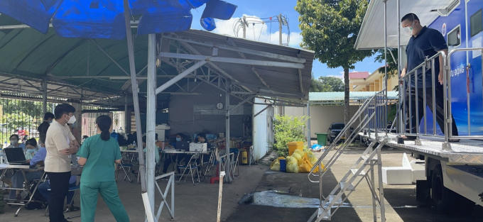 Cầu thang được thiết kế có tay vịn cho người lớn tuổi lên xuống dễ dàng