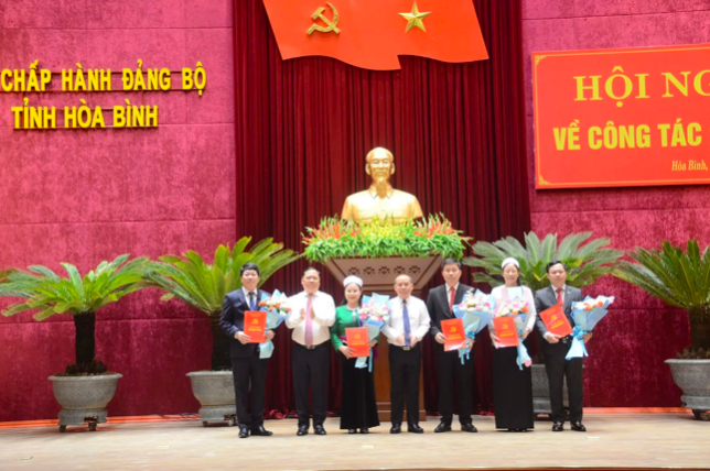 Hội nghị công bố quyết định của Ban Thường vụ Tỉnh ủy Hòa Bình về công tác cán bộ.