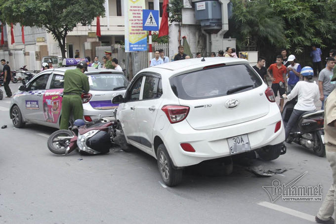 Hiện trường vụ tai nạn liên hoàn