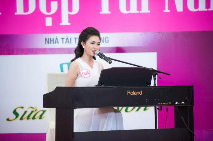Vũ Thị Vân Anh (SBD 068) là thí sinh đầu tiên của phần thi “Người đẹp Tài năng”. Cô vừa đàn vừa hát ca khúc “Love Paradise”. Tiết mục của Người đẹp Hạ Long nhận được sự cổ vũ của ban giám khảo và thí sinh khi cô gặp nhiều áp lực mở màn phần thi.