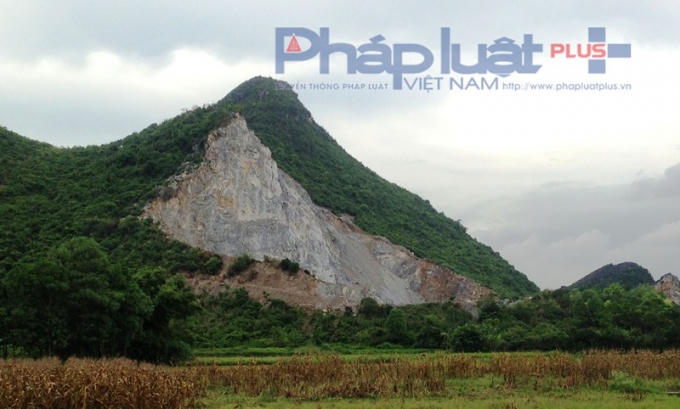 Mỏ đá của công ty Bắc Hà, nằm ở phía Bắc của thôn Hải Phú, hoạt động cả ngày lẫn đêm.