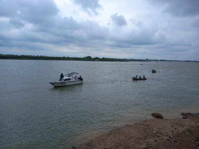 Lực lượng chức năng đã mòn tìm nhiều giờ nhưng vẫn chưa thấy 3 mẹ con chị H.T.