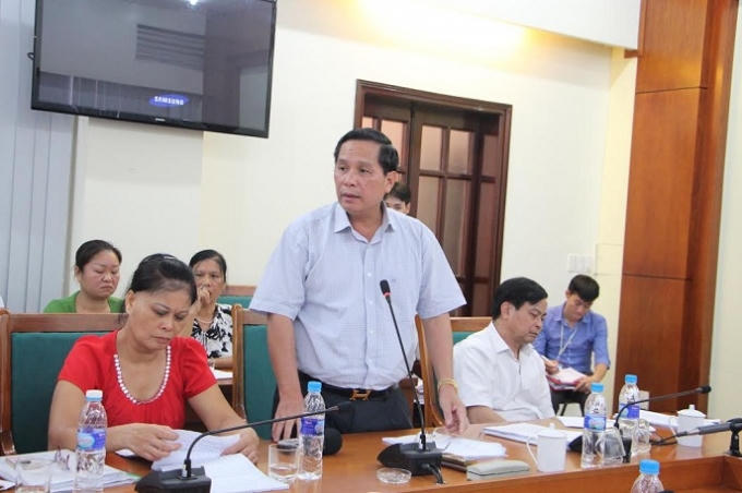 Chủ tịch UBND TP Hạ Long trả lời các hộ dân tại cuộc họp.