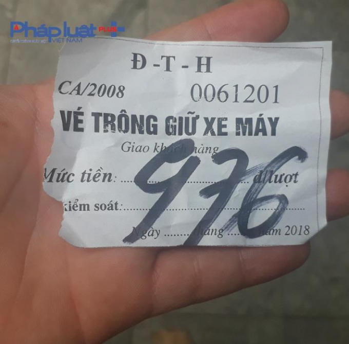 Vé xe được chủ cơ sở trông xe sử dụng.