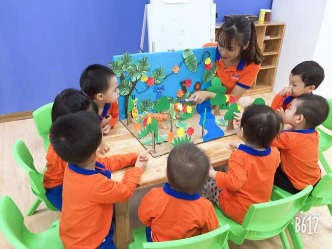 Lớp Dolphin với hoạt động học trên sa bàn.