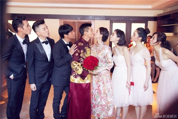 Trước đó, lễ rước dâu được tổ chức vào buổi sáng với sự góp mặt của nhiều nghệ sỹ nổi tiếng như Tô Hữu Bằng... Ảnh: Sina.