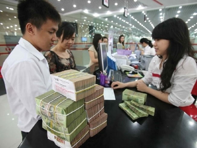 Hàng ngàn doanh nghiệp vừa và nhỏ hoặc siêu nhỏ than trời vì khó tiếp cận vốn vay ngân hàng.