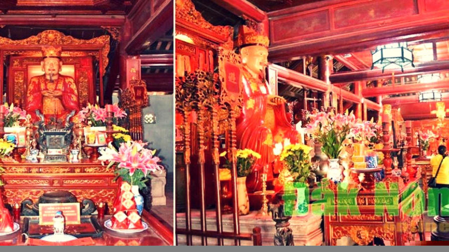 Bạn nên chú ý dâng hương ở nhà Đại bái và Hậu cung