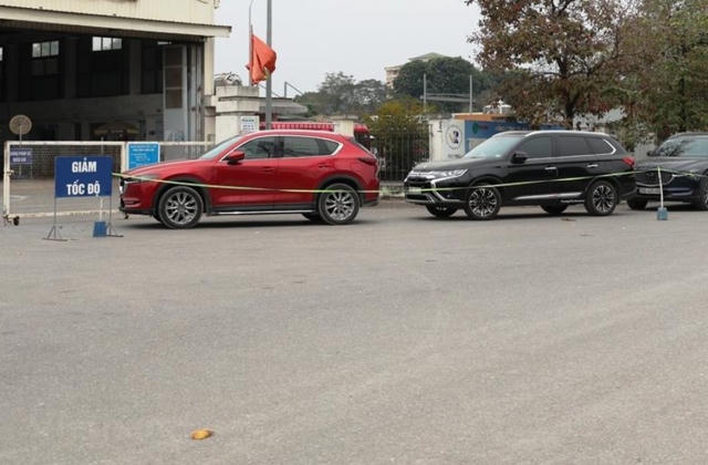 Quá tải xe đăng kiểm, nhiều trung tâm phải tăng ca, làm ngày nghỉ