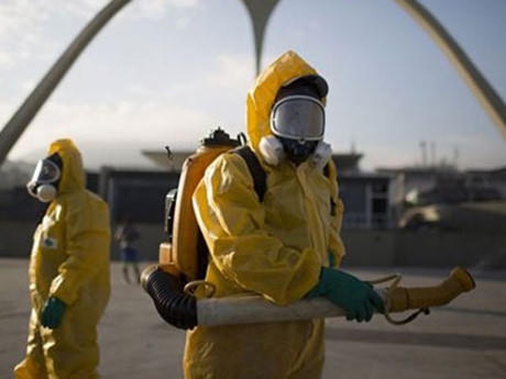 Phun thuốc diệt muỗi để hạn chế lây lan virus Zika