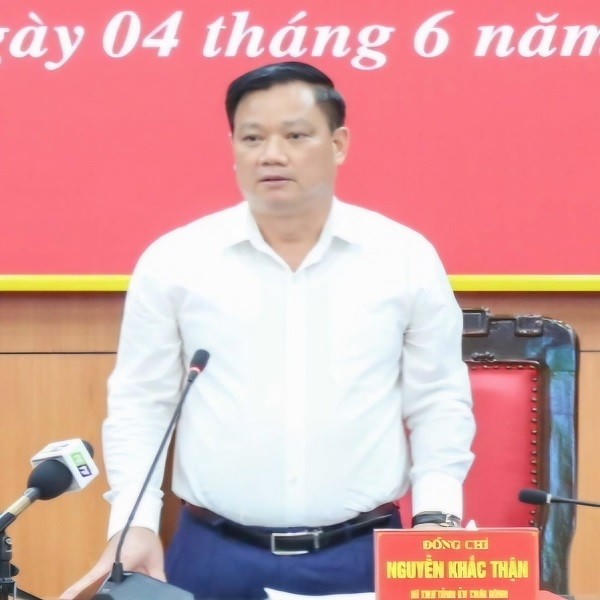 Ông Nguyễn Khắc Thận, Bí thư Tỉnh ủy Thái Bình phát biểu tại hội nghị.