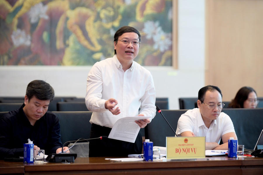 Thứ trưởng Bộ Nội vụ Trương Hải Long giải trình, làm rõ ý kiến các đại biểu nêu.