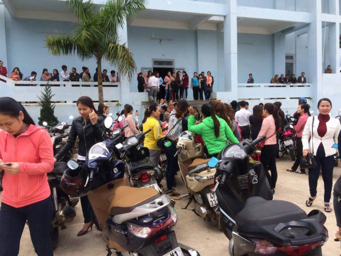 Đa số các giáo viên mất việc cho biết, bao nhiêu năm cống hiến cho giáo dục nhưng mai này không biết sẽ làm gì.