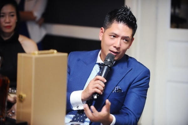 Siêu mẫu Bình Minh cũng từng làm lơ xe trước khi trở thành siêu mẫu. Ảnh: internet.