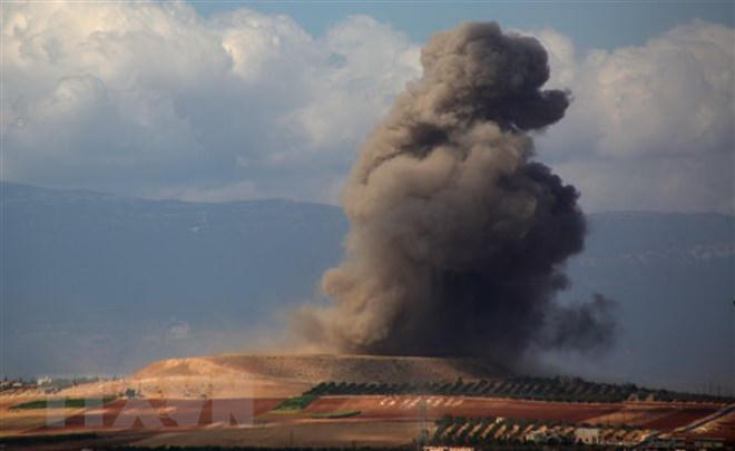 Khói bốc lên sau xung đột tại Kafr Ain, ngoại ô tỉnh Idlib, Syria ngày 7/9. (Nguồn: AFP/TTXVN)