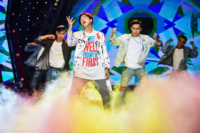 Ngô Kiến Huy - Khổng Tú Quỳnh “nắm tay” làm minishow