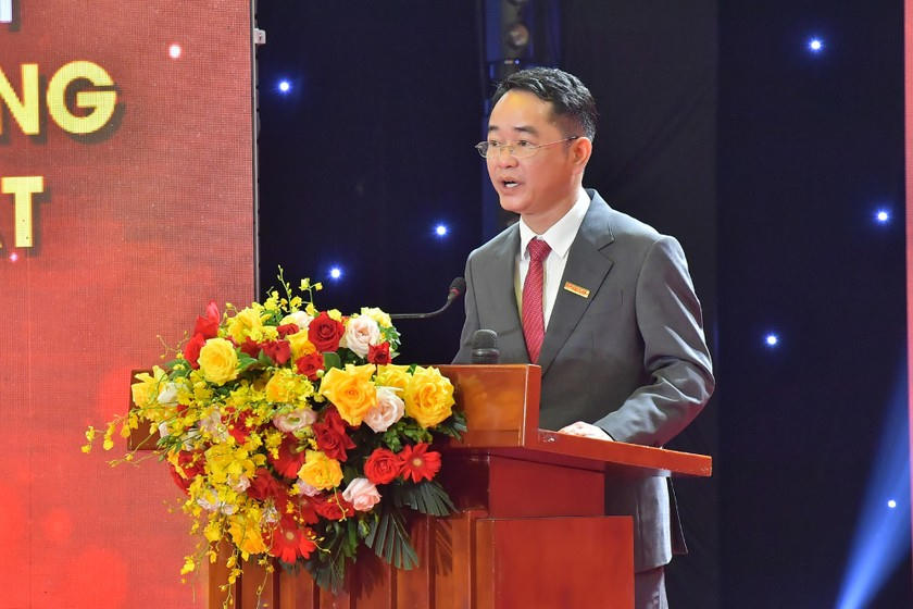 Tiến sỹ Vũ Hoài Nam phát biểu cảm ơn các quan khách và Gương sáng