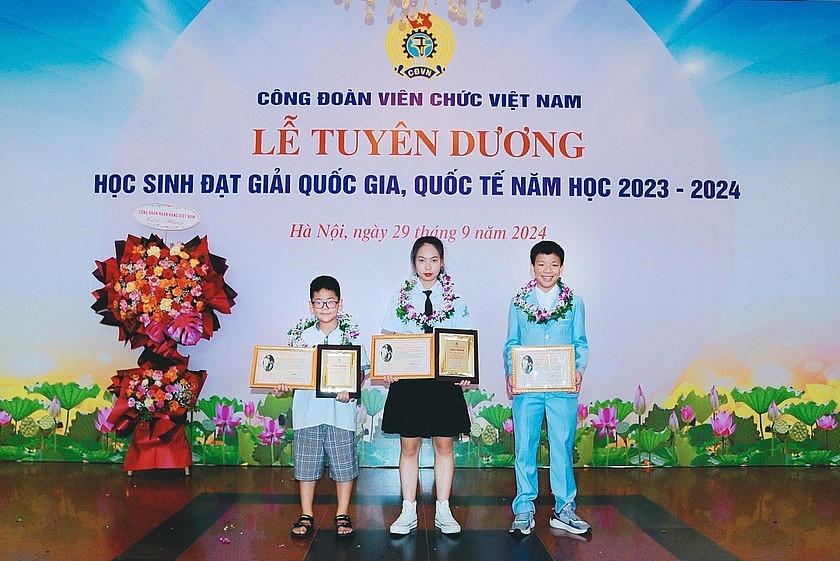 3 học sinh giỏi quốc gia, quốc tế là con cán bộ công chức, viên chức Bộ Tư pháp.
